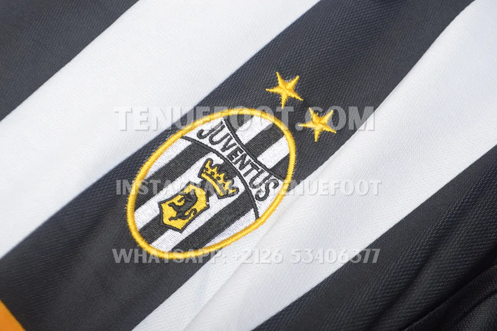 Juventus Retro 01-02 Home (3)