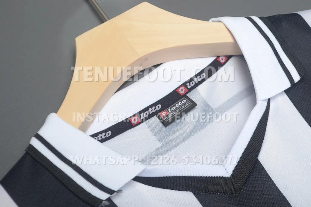 Juventus Retro 01-02 Home (4)