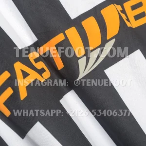 Juventus Retro 01-02 Home (5)