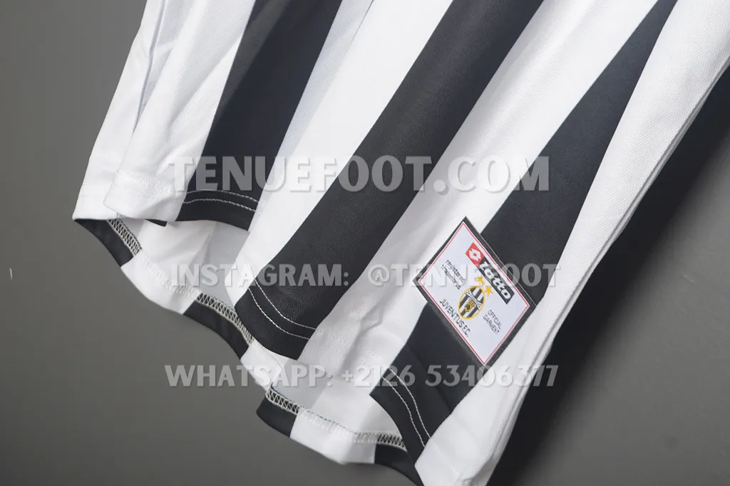 Juventus Retro 01-02 Home (6)