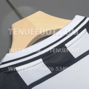 Juventus Retro 01-02 Home (7)