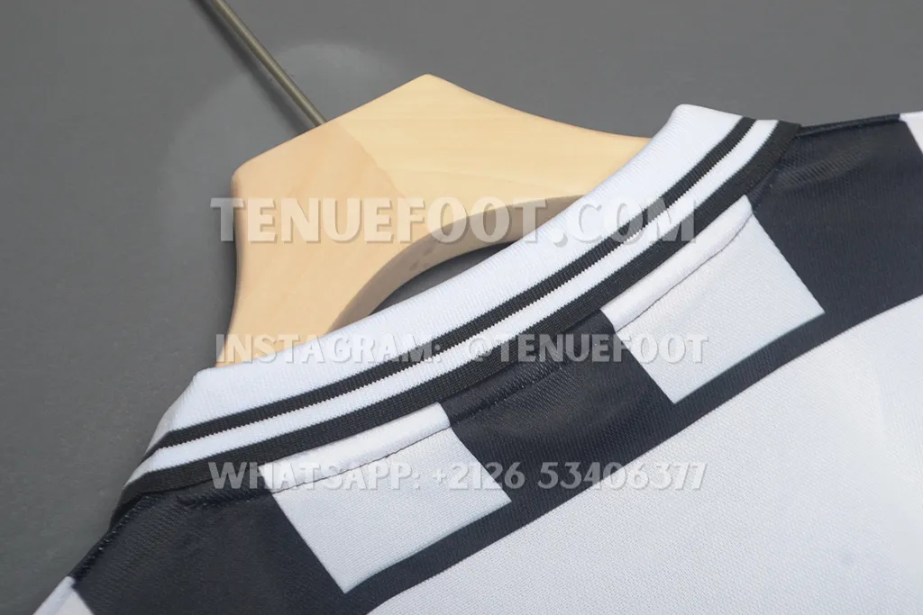 Juventus Retro 01-02 Home (7)
