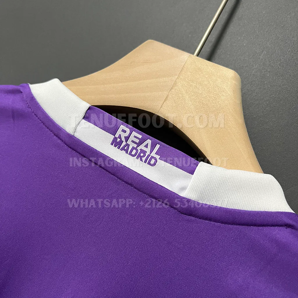 Real Madrid Retro 16-17 Away (6)