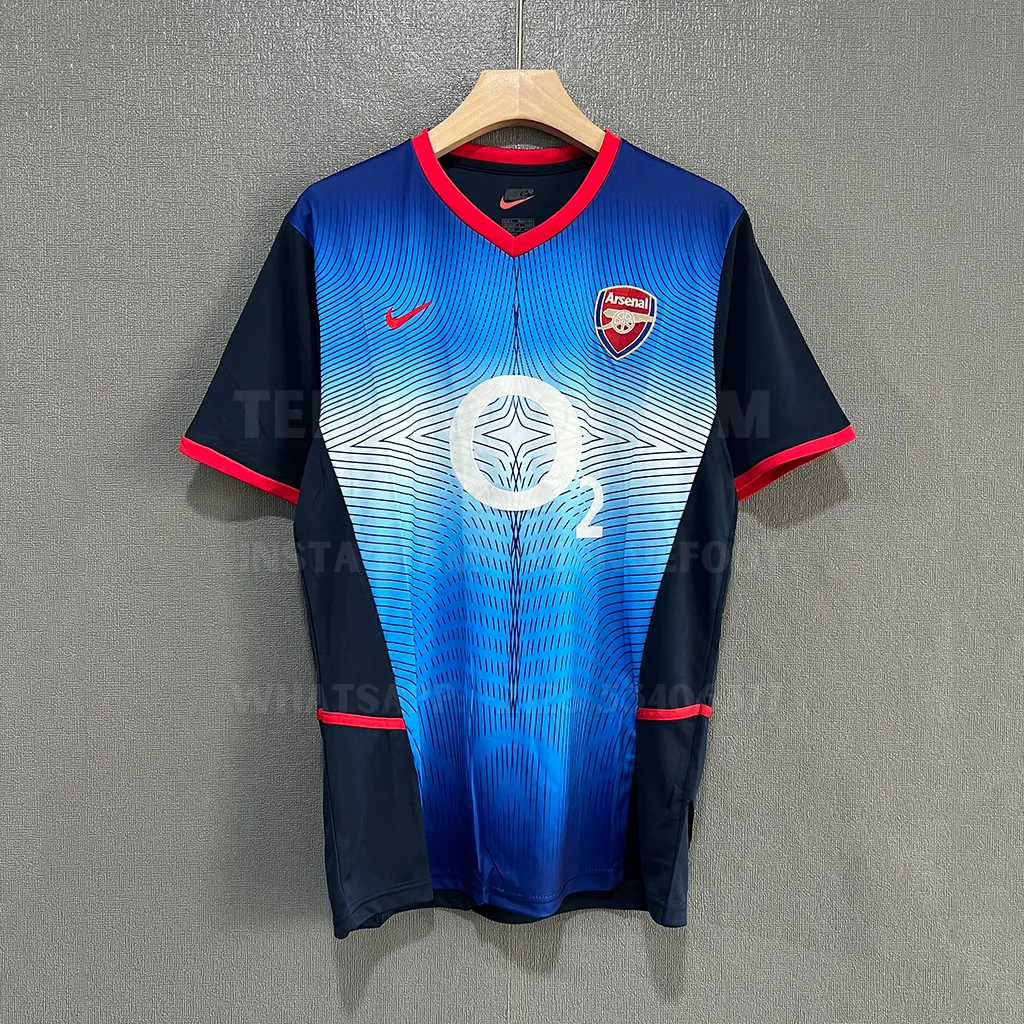 Arsenal Retro 02-04 Away (1)