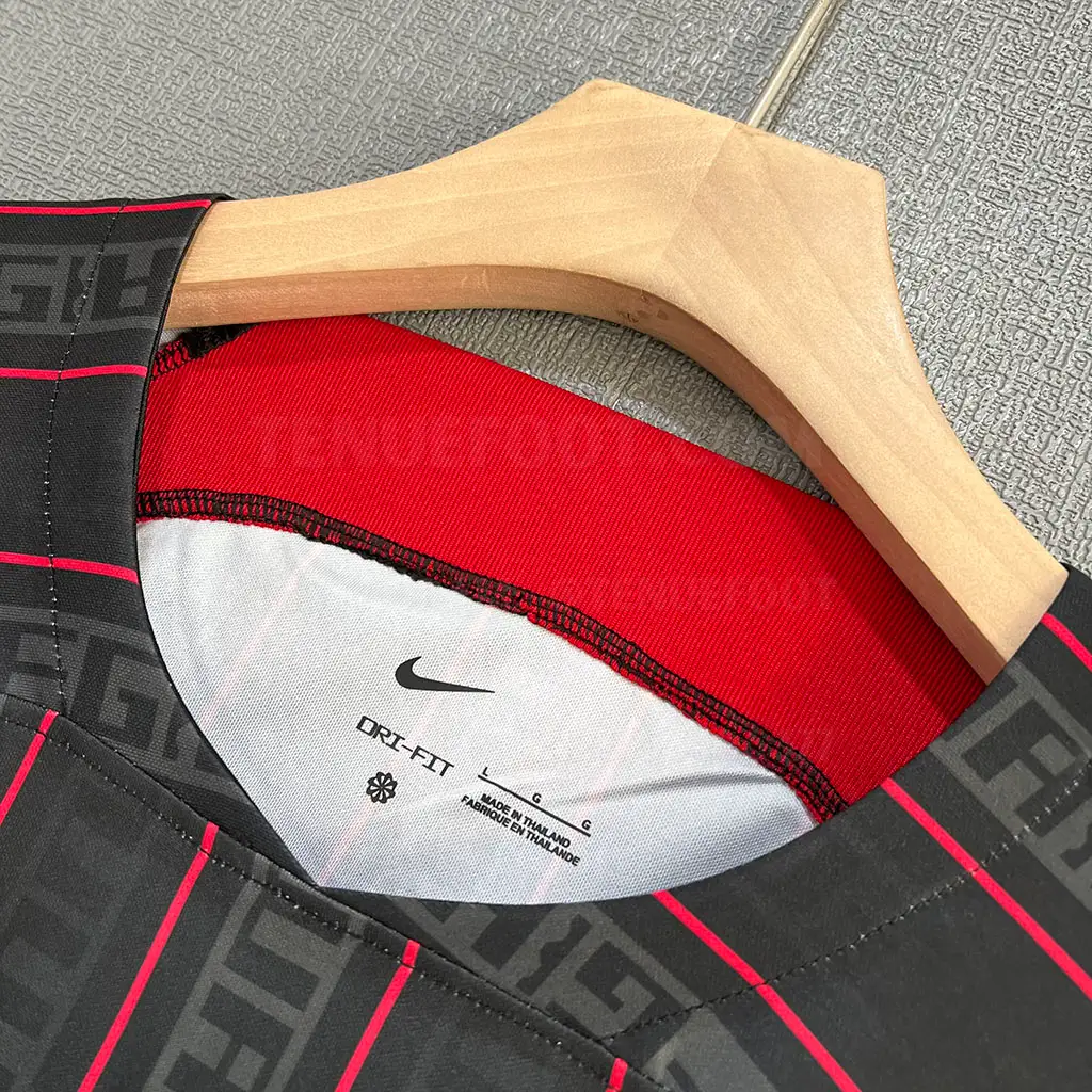 Liverpool x LeBron James (3)