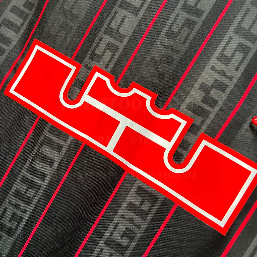 Liverpool x LeBron James (4)