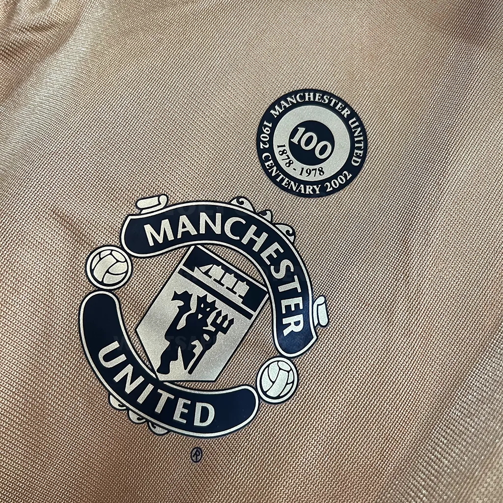 Man Utd Retro 01-02 Away (6)