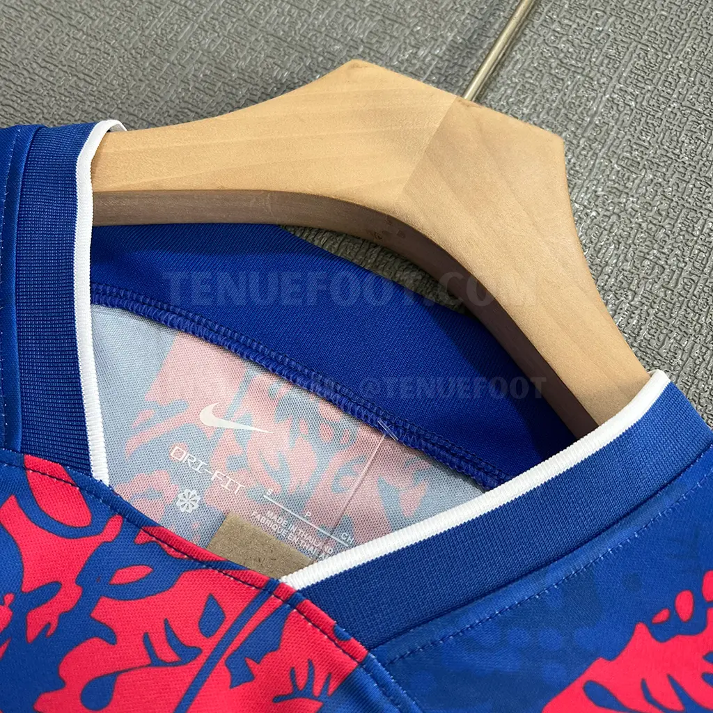 Barcelona Concept Blue Red (3)