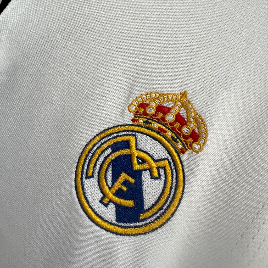 Real Madrid Retro 03-04 Home (2)