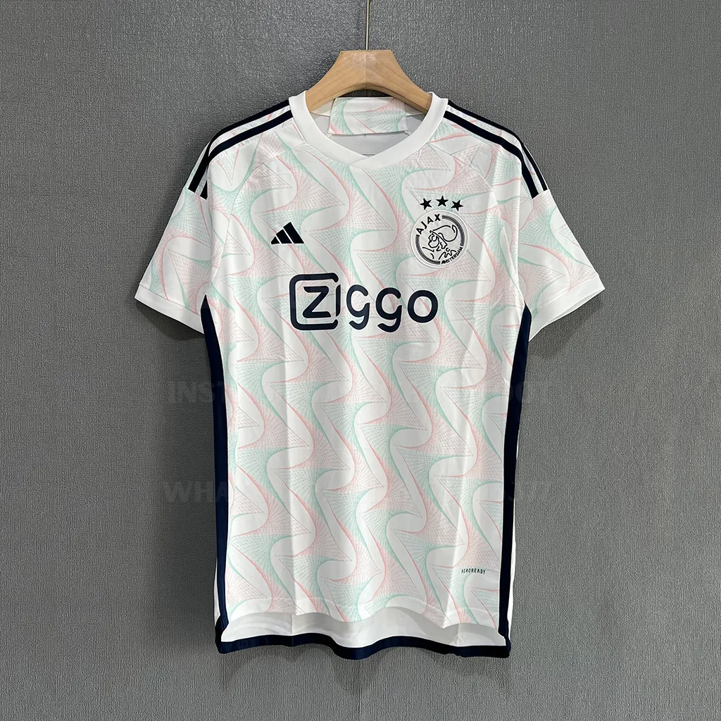 Ajax Away (1)