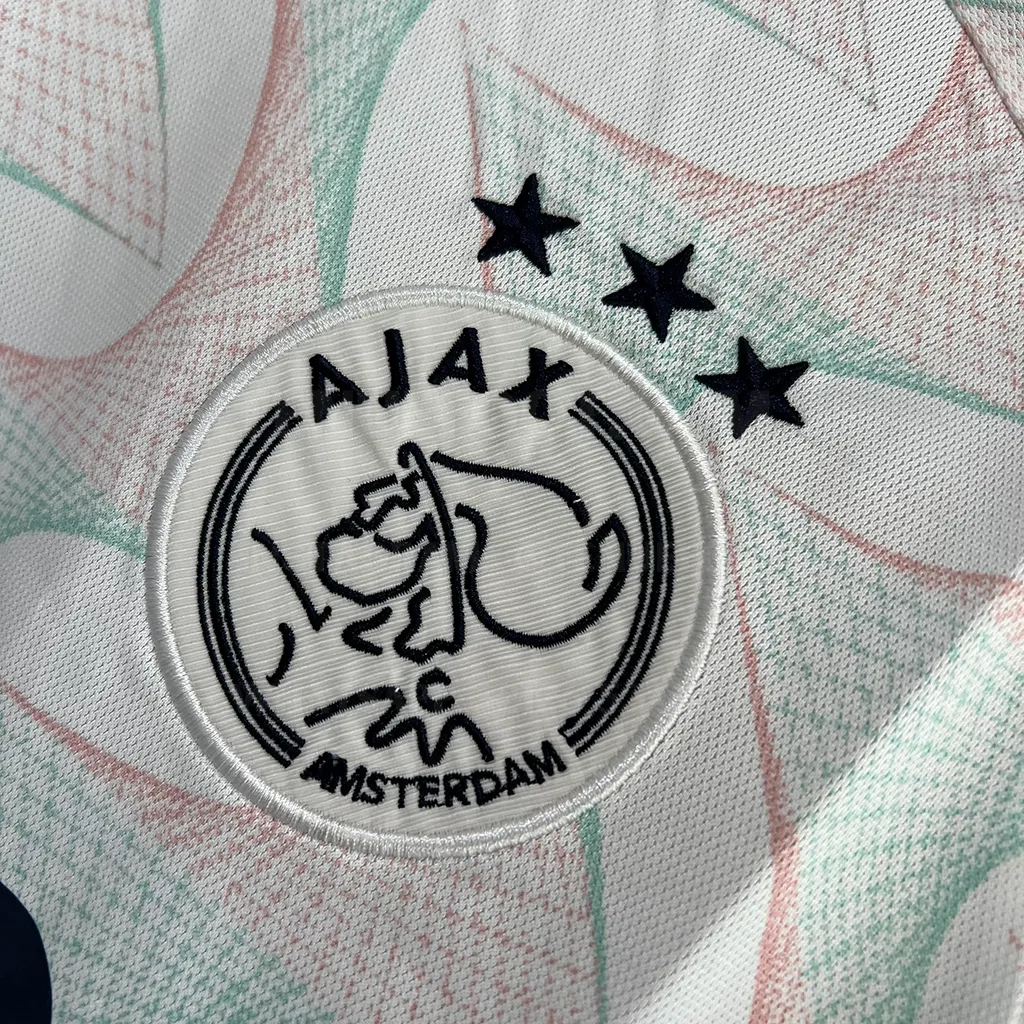Ajax Away (2)