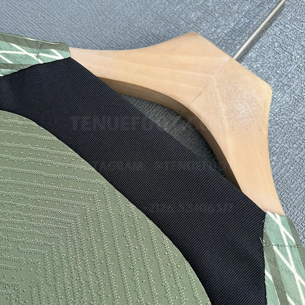 Barcelona Prematch Oliver Green Player Version (6)