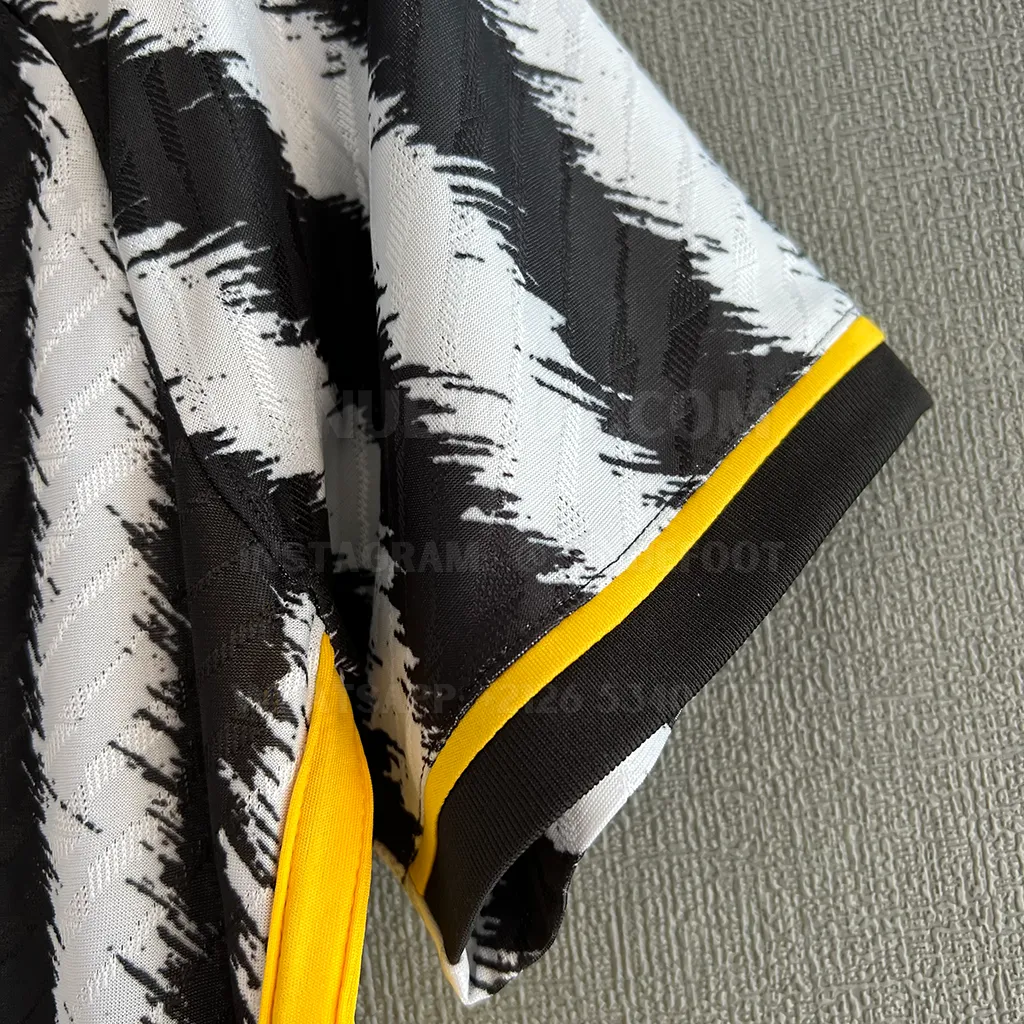 Juventus Home Player Version (4)