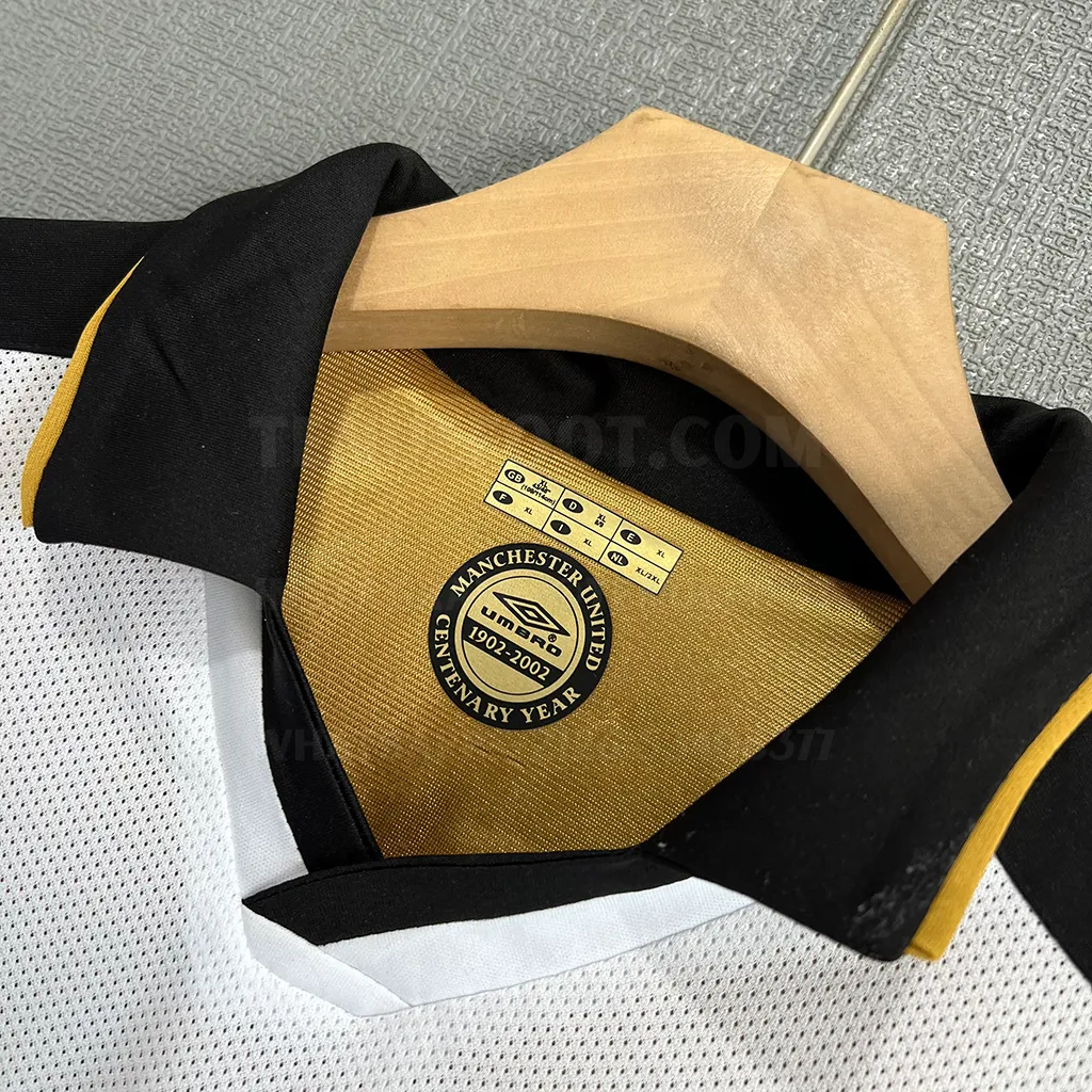 Man Utd Retro 01-02 Away LS (3)