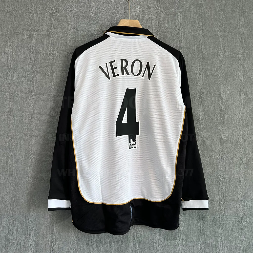 Man Utd Retro 01-02 Away LS (5)