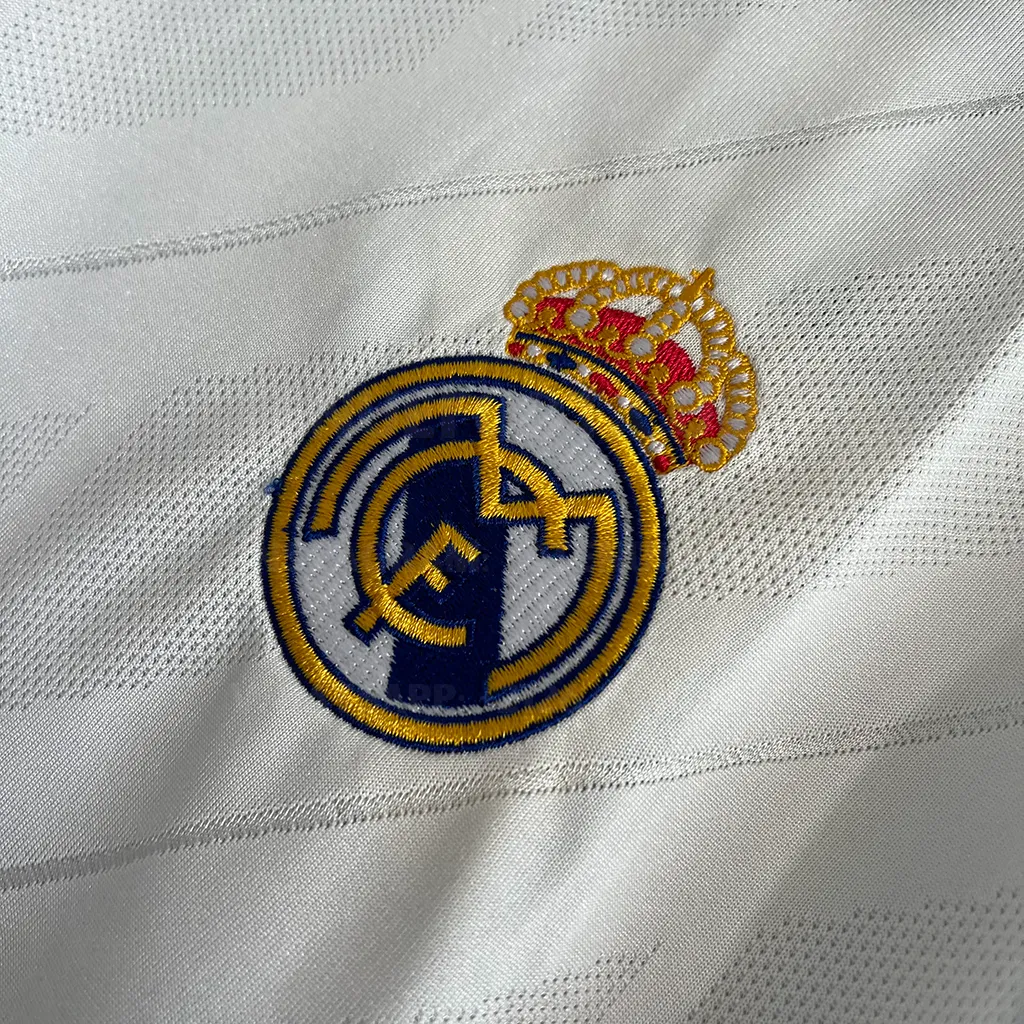 Real Madrid Retro 17-18 Home (2)
