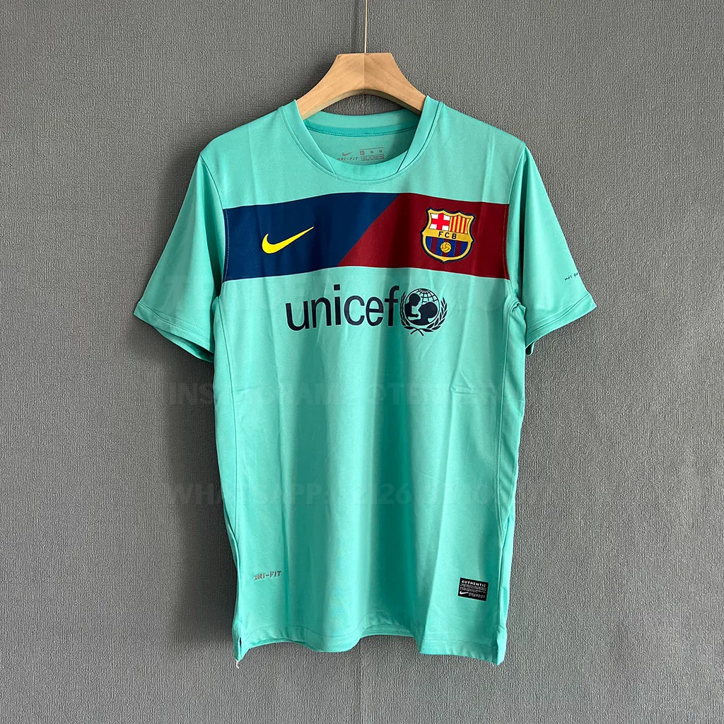 Barcelona Retro 10-11 Away (1)