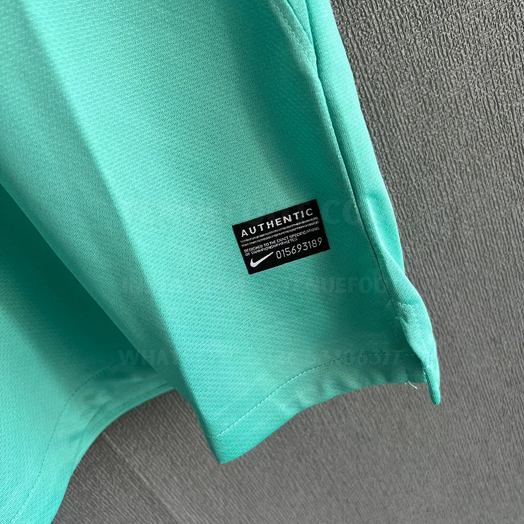 Barcelona Retro 10-11 Away (5)