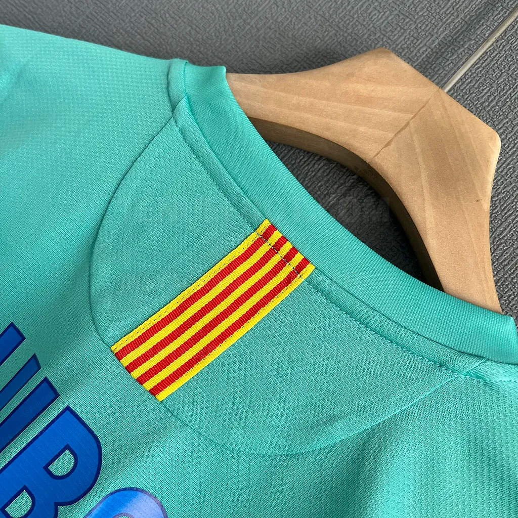 Barcelona Retro 10-11 Away (6)