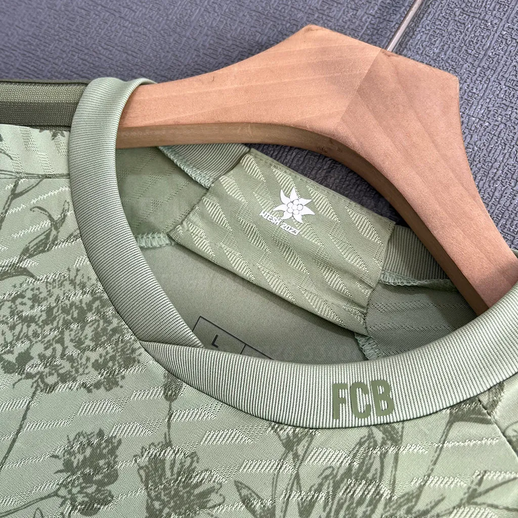 Bayern Munich Oktoberfest Player Version (3)