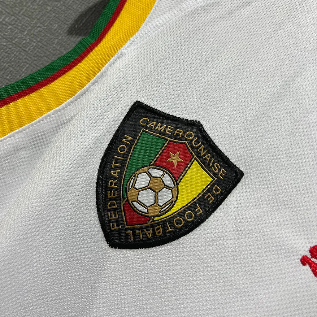 Cameroom Retro 2002 Away (3)