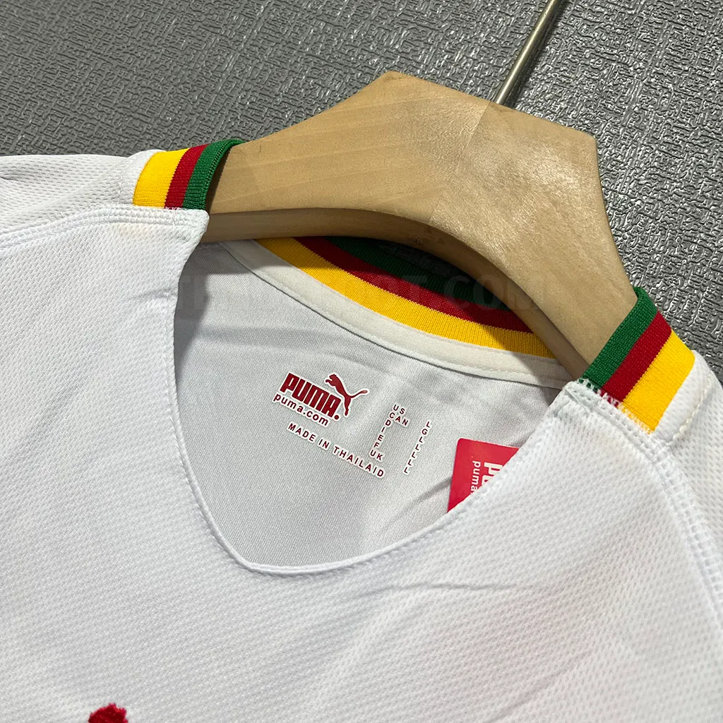 Cameroom Retro 2002 Away (4)