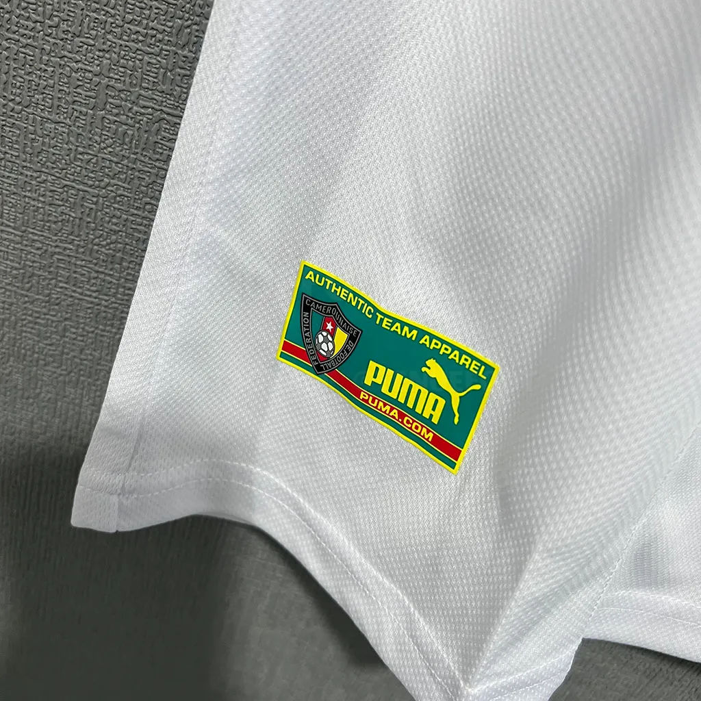 Cameroom Retro 2002 Away (5)