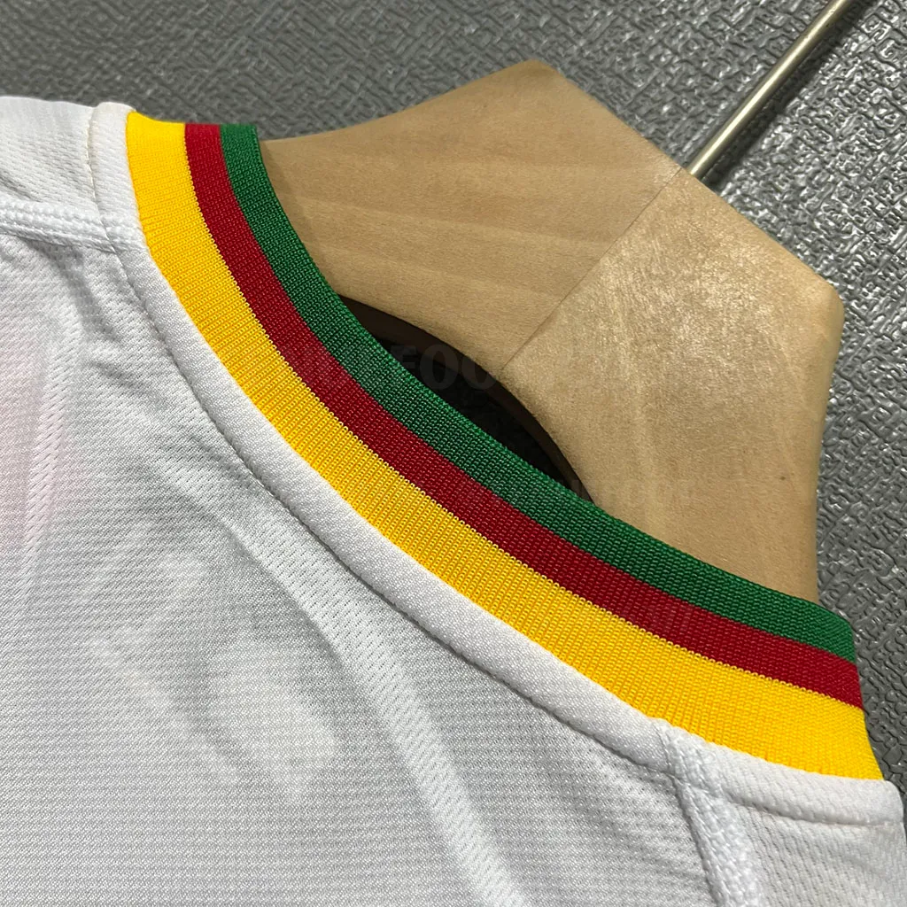 Cameroom Retro 2002 Away (6)