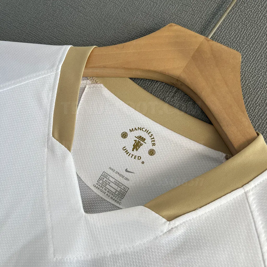 Man Utd Retro 06-07 Away (3)