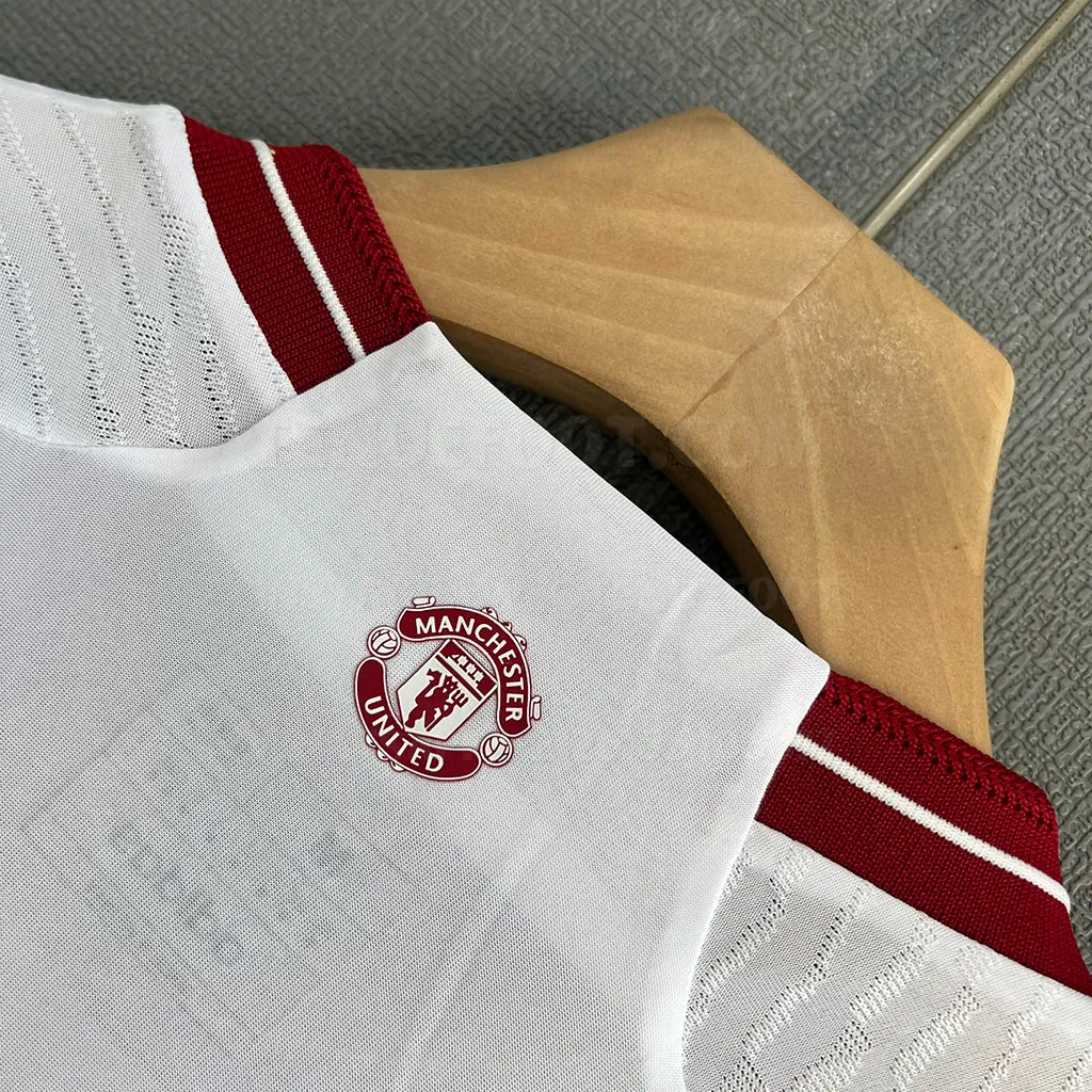 Man Utd Third Player Version (6)