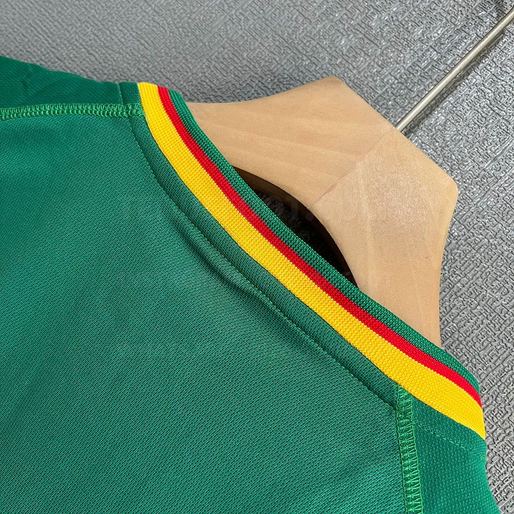 Cameroom Retro 2002 Home (6)