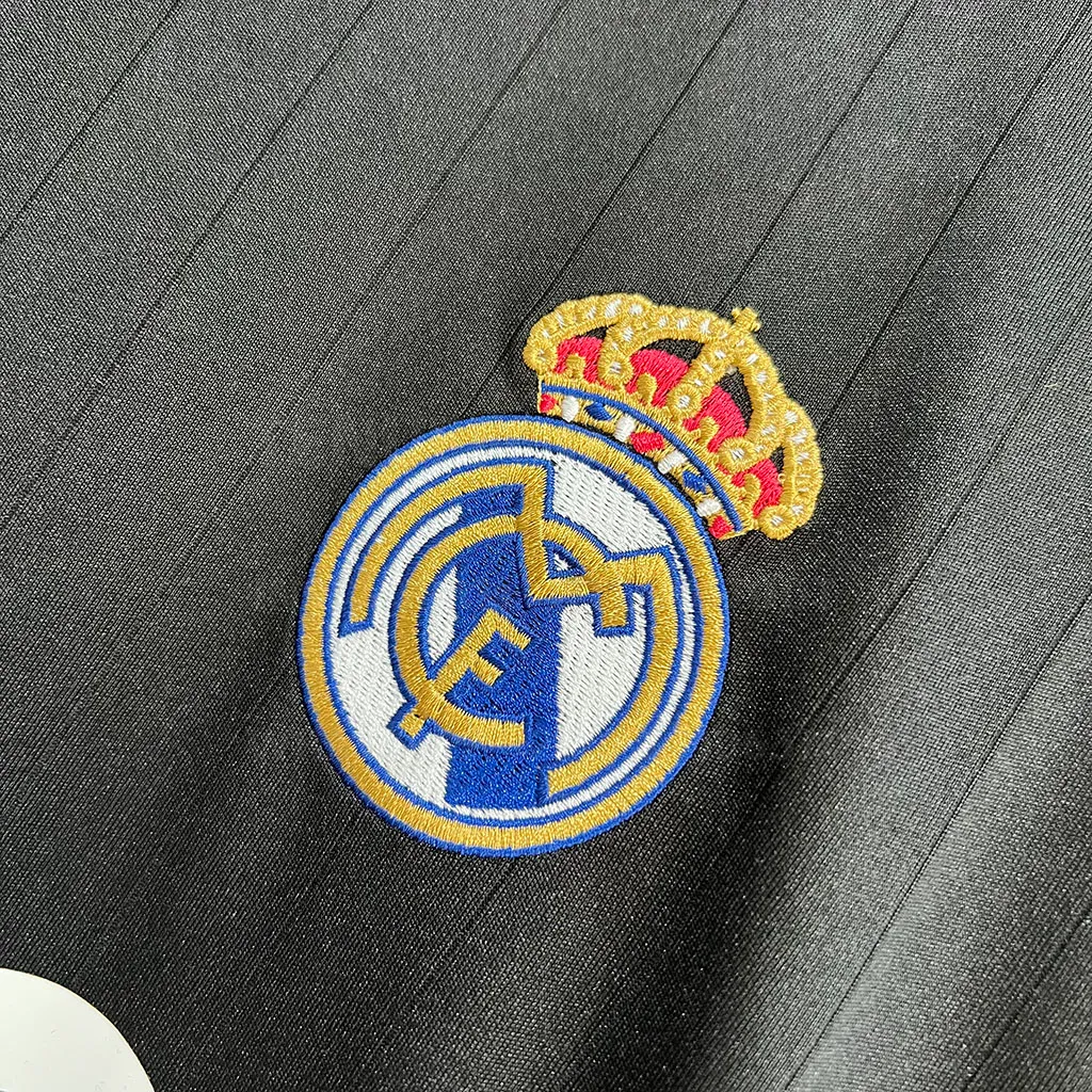 Real Madrid Retro 06-07 Third (2)