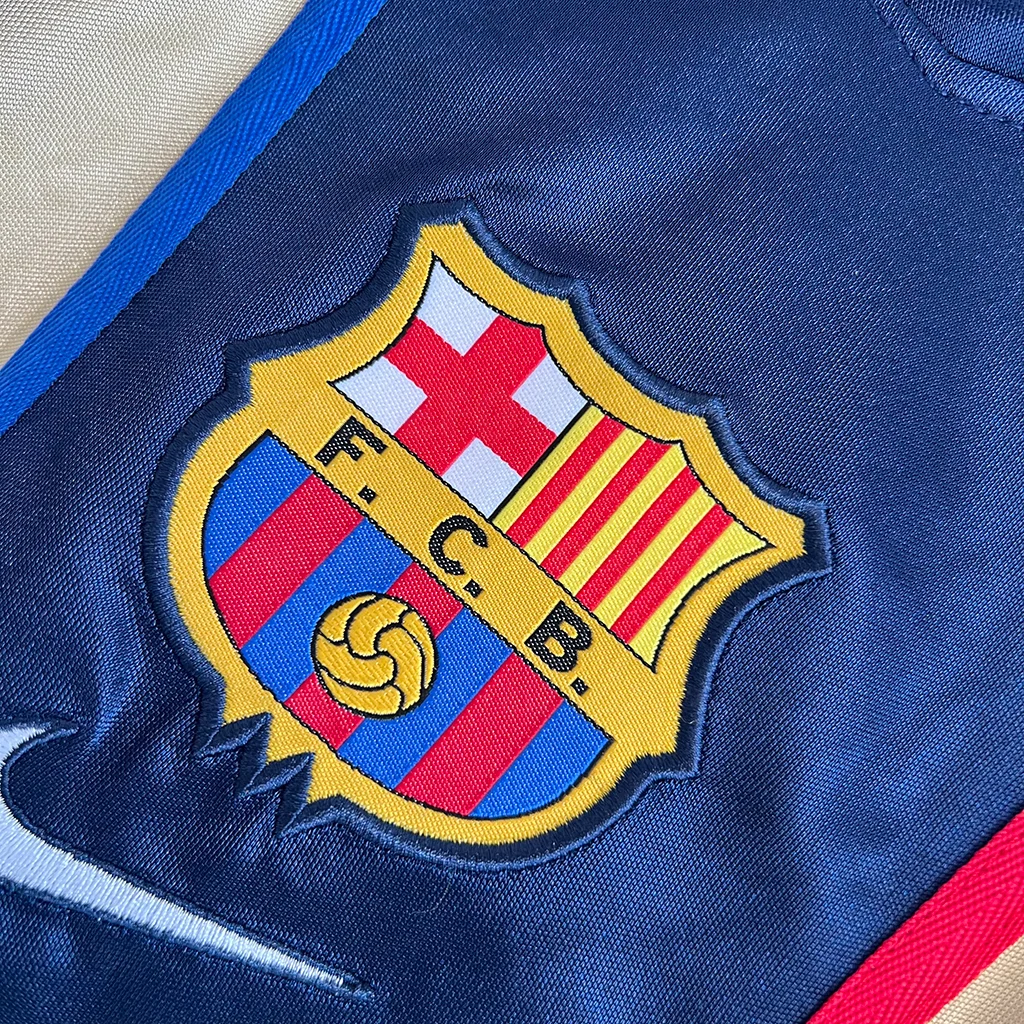 Barcelona Retro 01-02 Away (2)