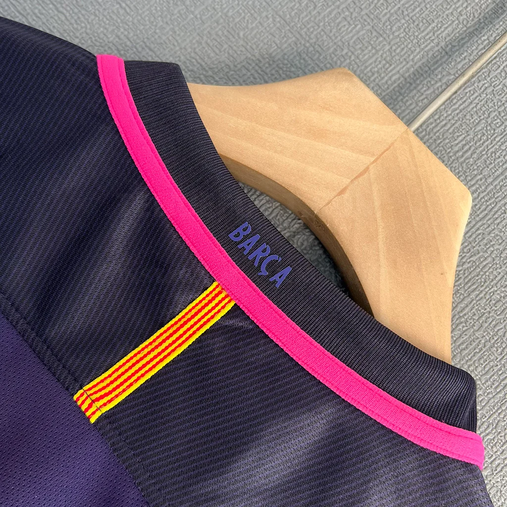 Barcelona Retro 16-17 Away (6)