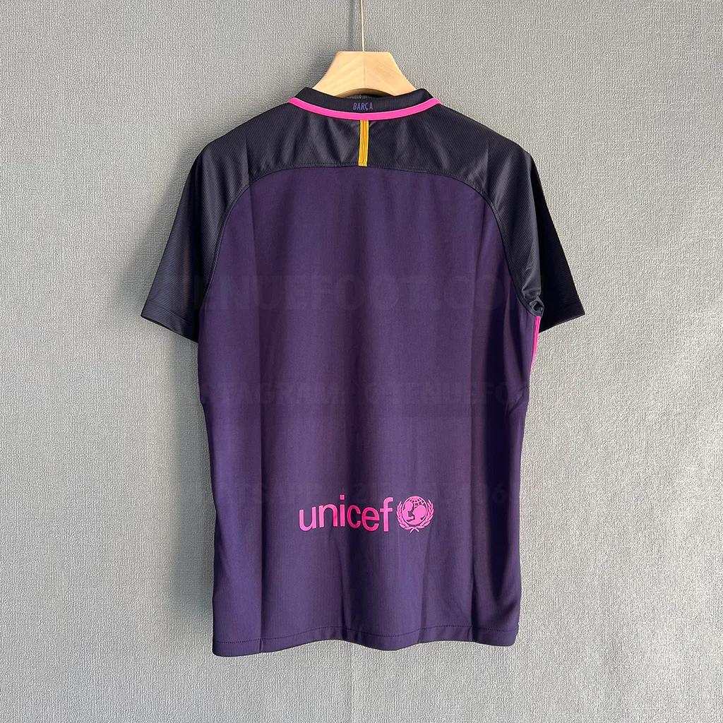 Barcelona Retro 16-17 Away (7)