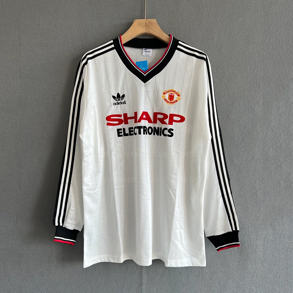 Man Utd Retro 82-83 Away LS (1)