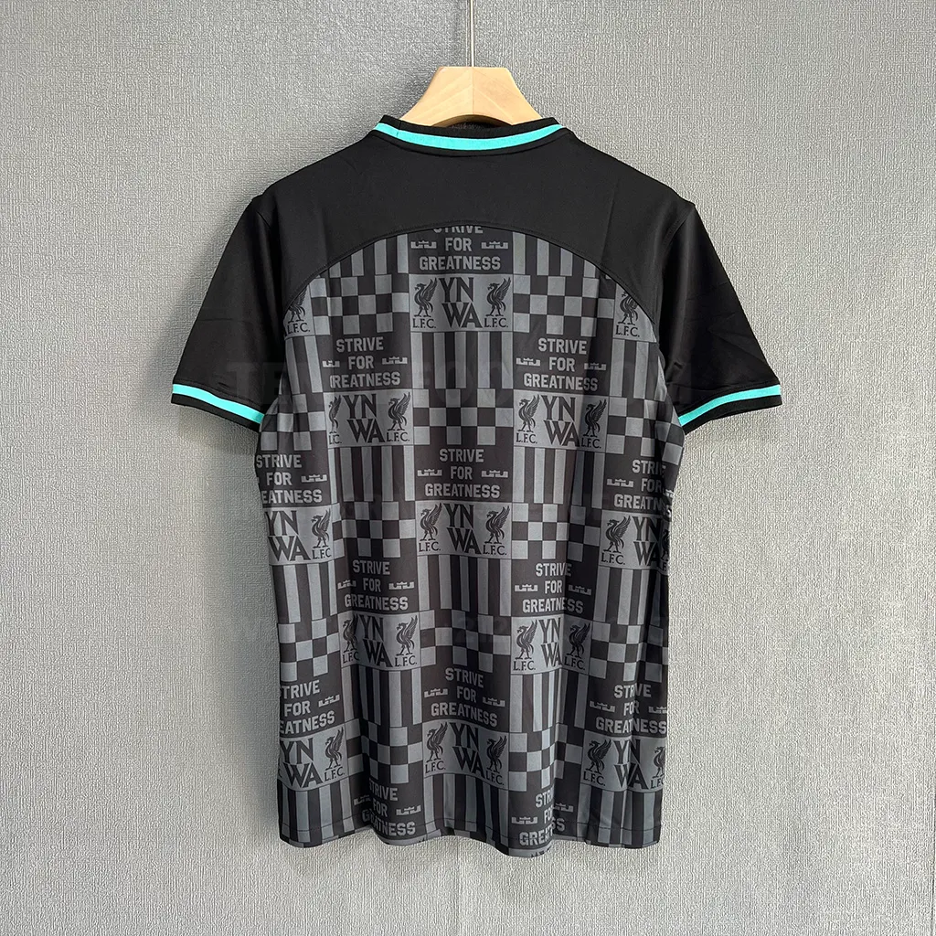 LeBron x Liverpool 2024 (7)