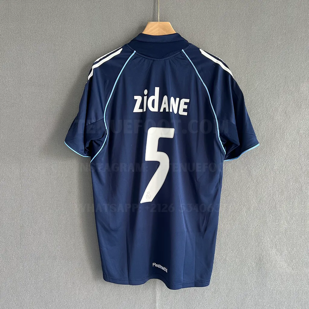 Real Madrid Retro 05-06 Away (7)