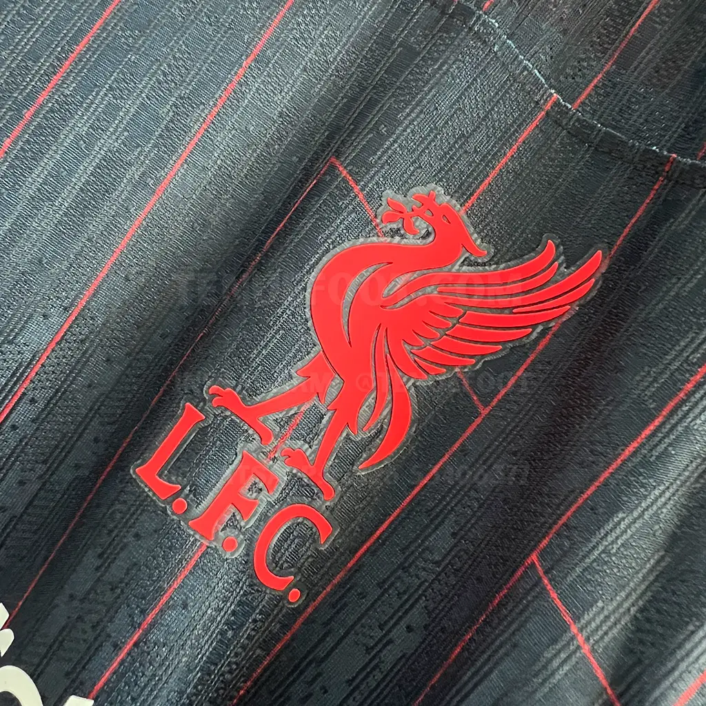 Liverpool Concept Black Player Version (2)