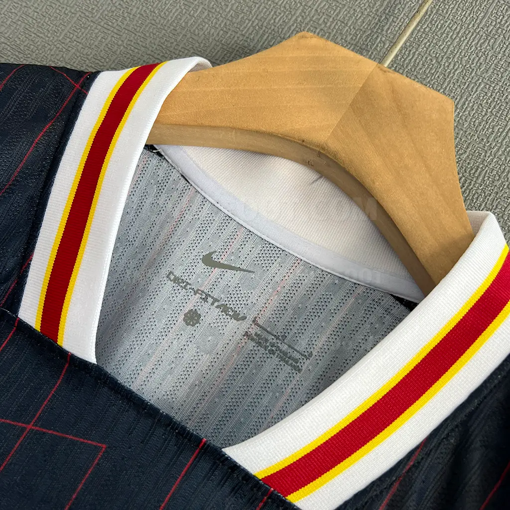 Liverpool Concept Black Player Version (3)