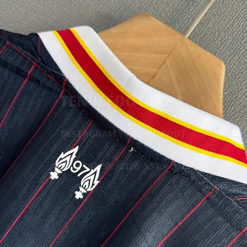 Liverpool Concept Black Player Version (6)