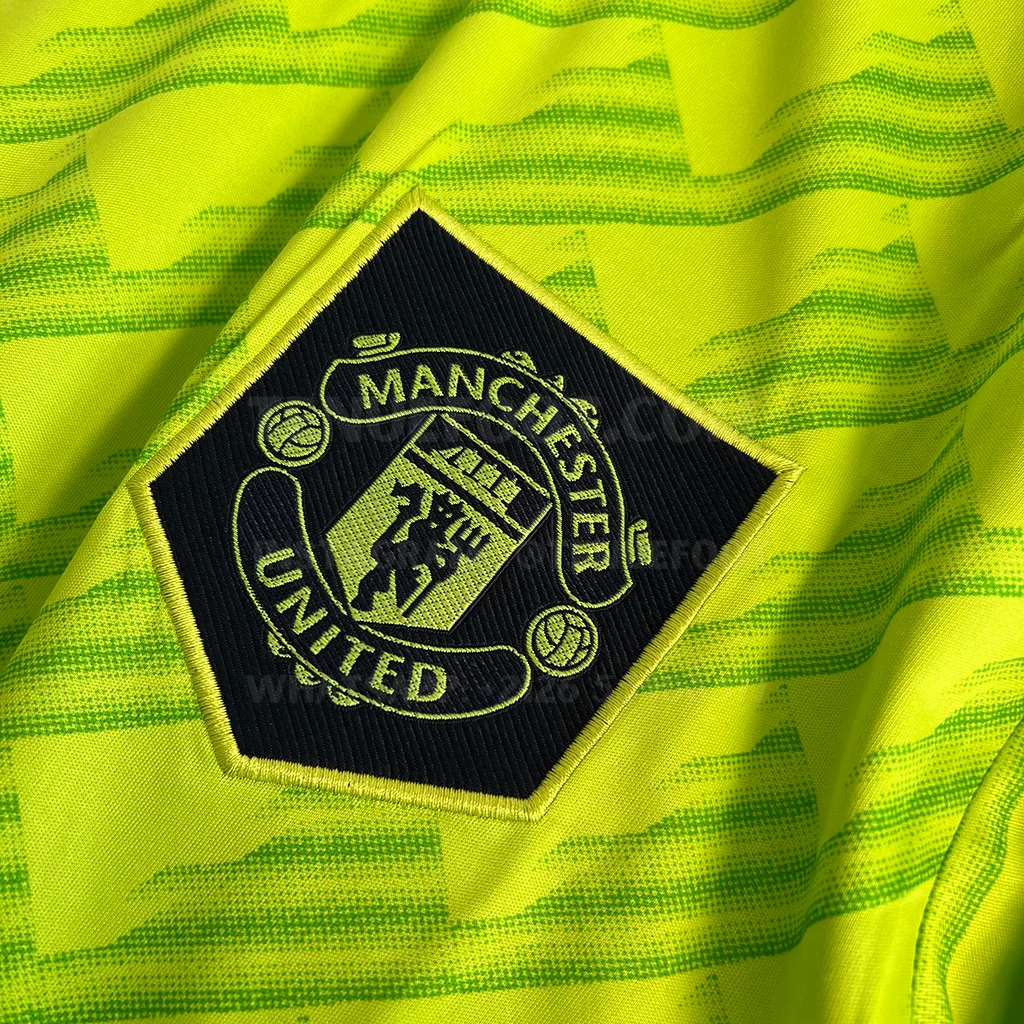 Man Utd Retro 21-22 Third (2)