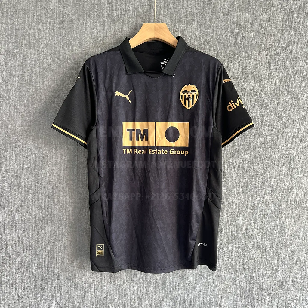 Valencia Away (1)