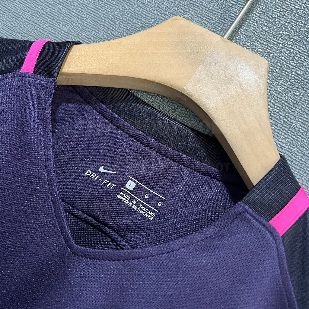 Barcelona Retro 16-17 Away (3)