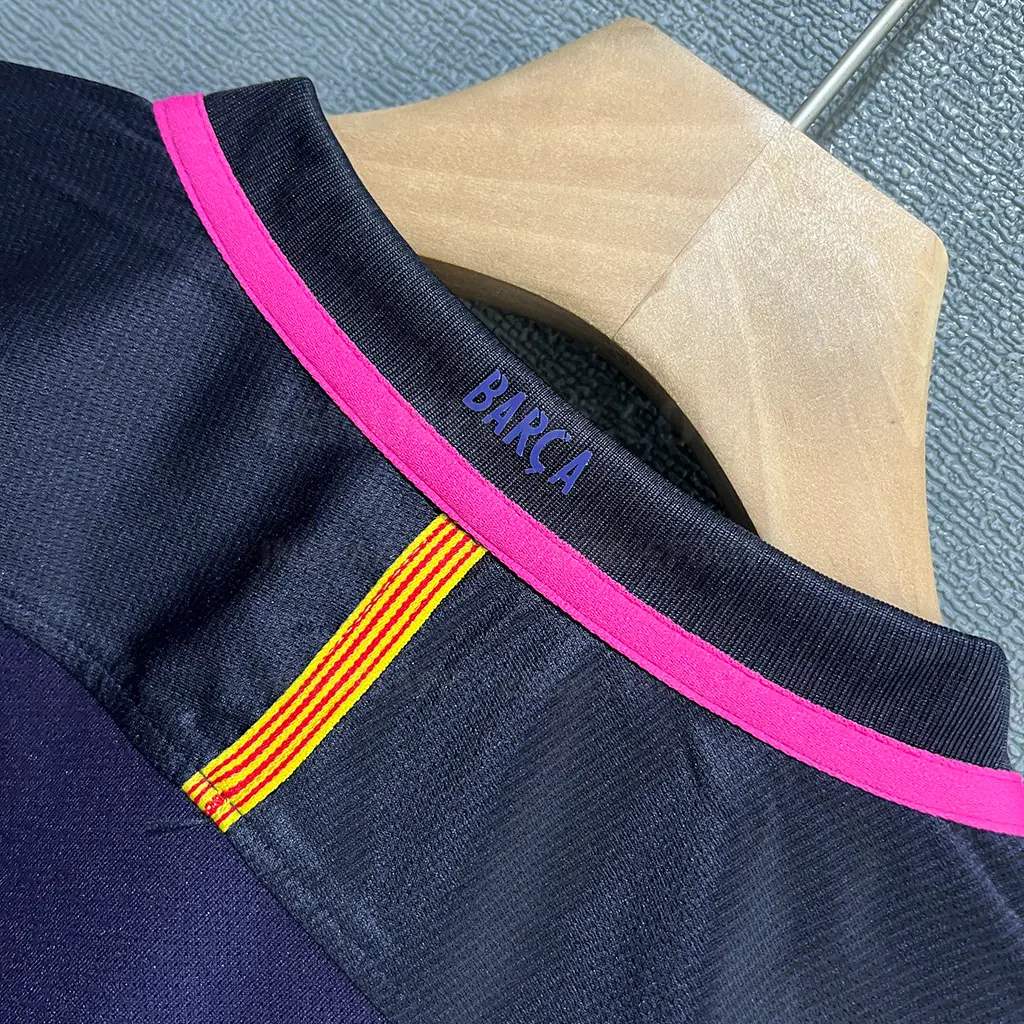 Barcelona Retro 16-17 Away (6)