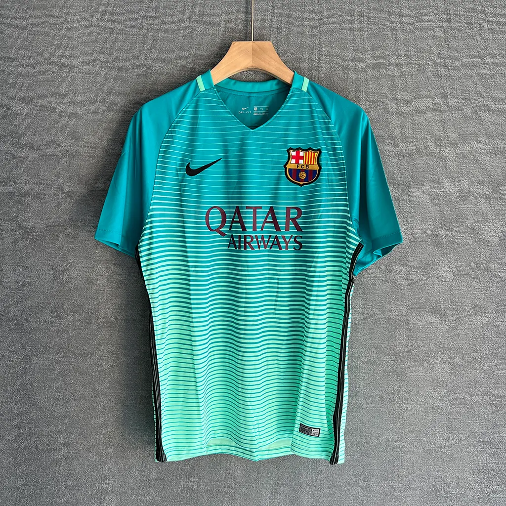 Barcelona Retro 16-17 Third (1)