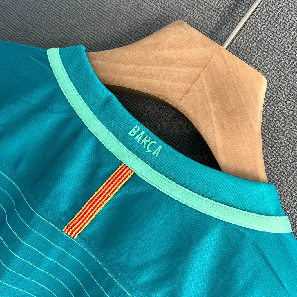 Barcelona Retro 16-17 Third (6)