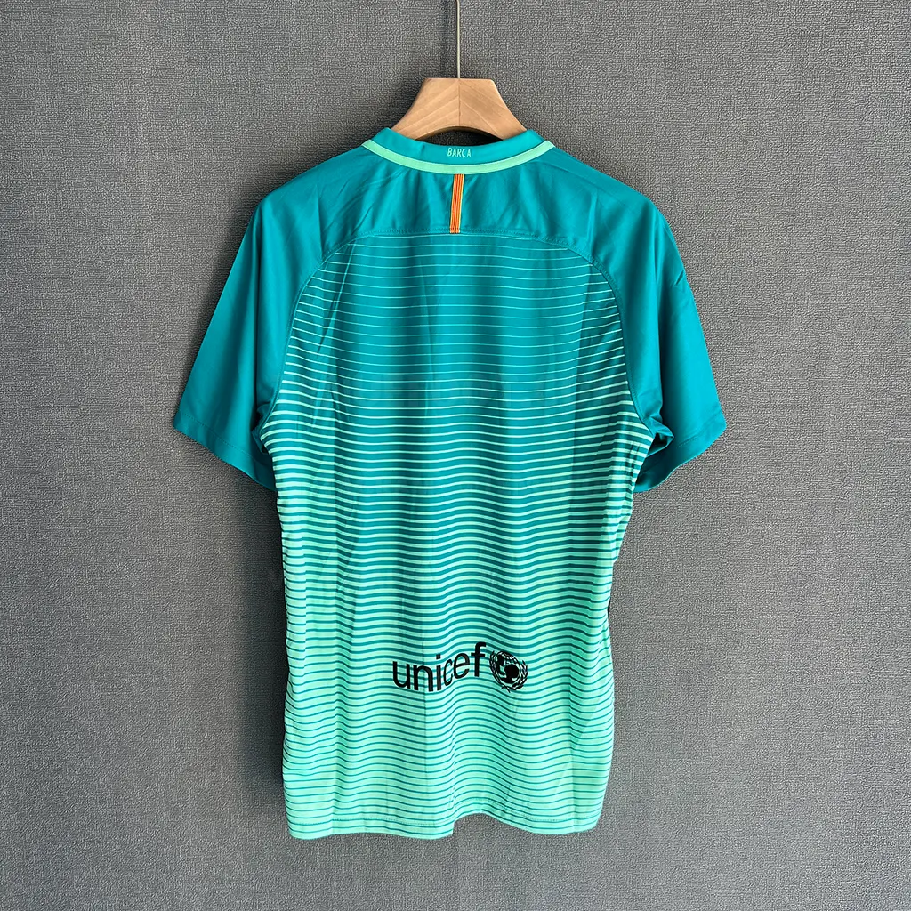 Barcelona Retro 16-17 Third (7)