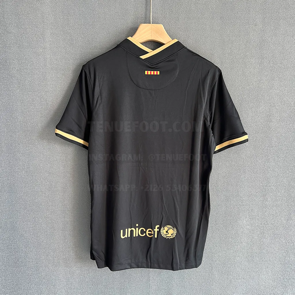 Barcelona Retro 21-22 Away (7)