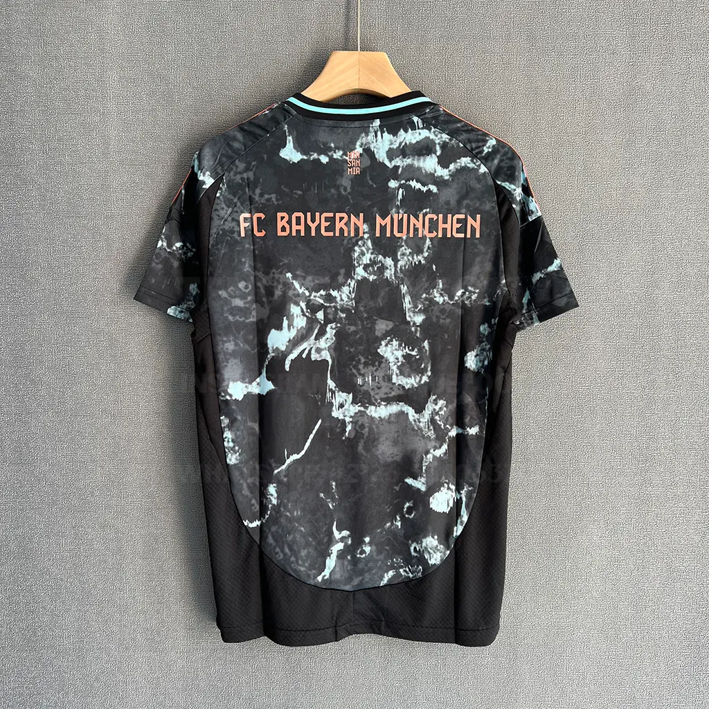 Bayern Munich Away (7)